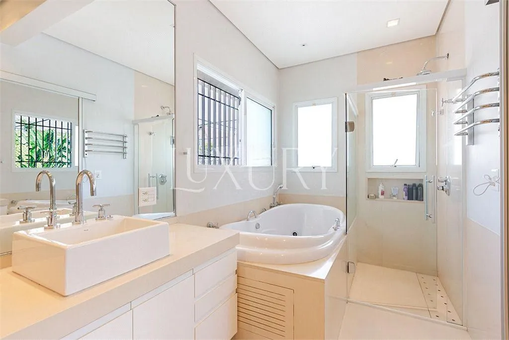Casa com 5 suítes à venda em Alto de Pinheiros, São Paulo, por R$ 18.000.000 Imagem 8